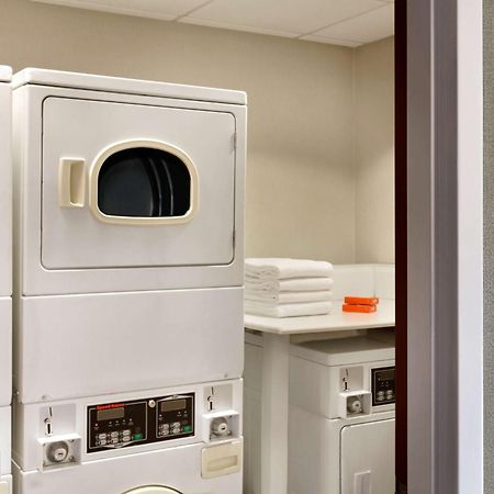 Hampton Inn & Suites By Hilton Manchester Bedford Extérieur photo