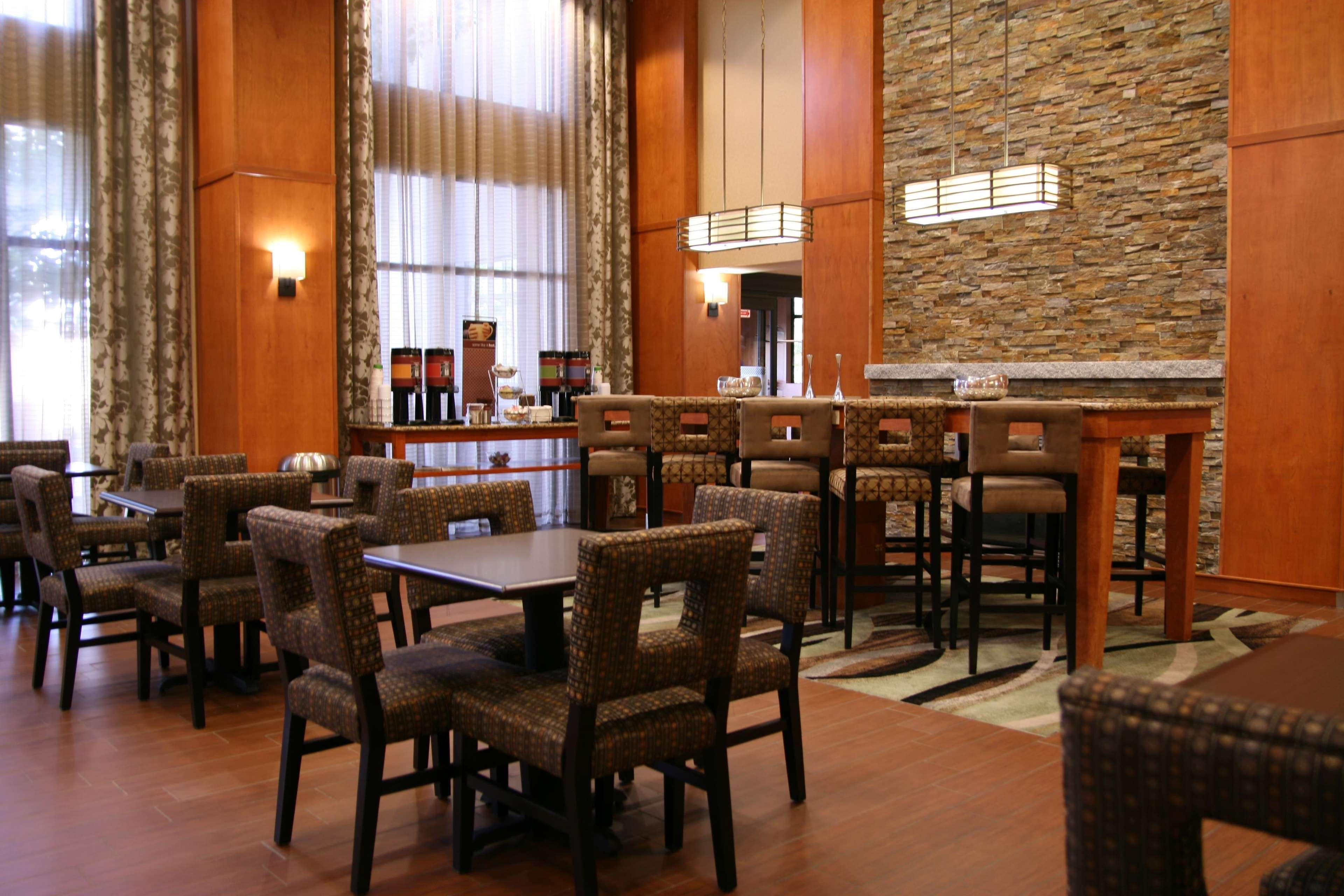 Hampton Inn & Suites By Hilton Manchester Bedford Extérieur photo