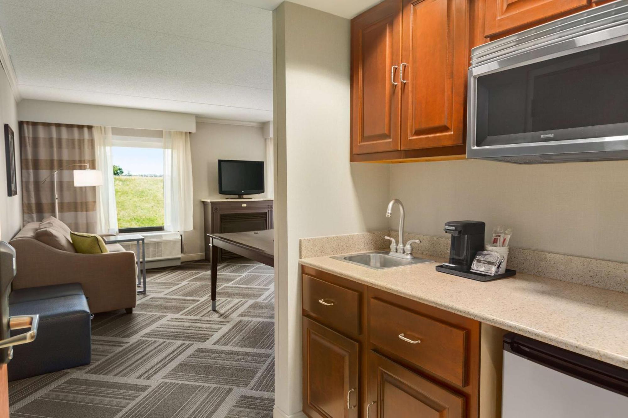 Hampton Inn & Suites By Hilton Manchester Bedford Extérieur photo