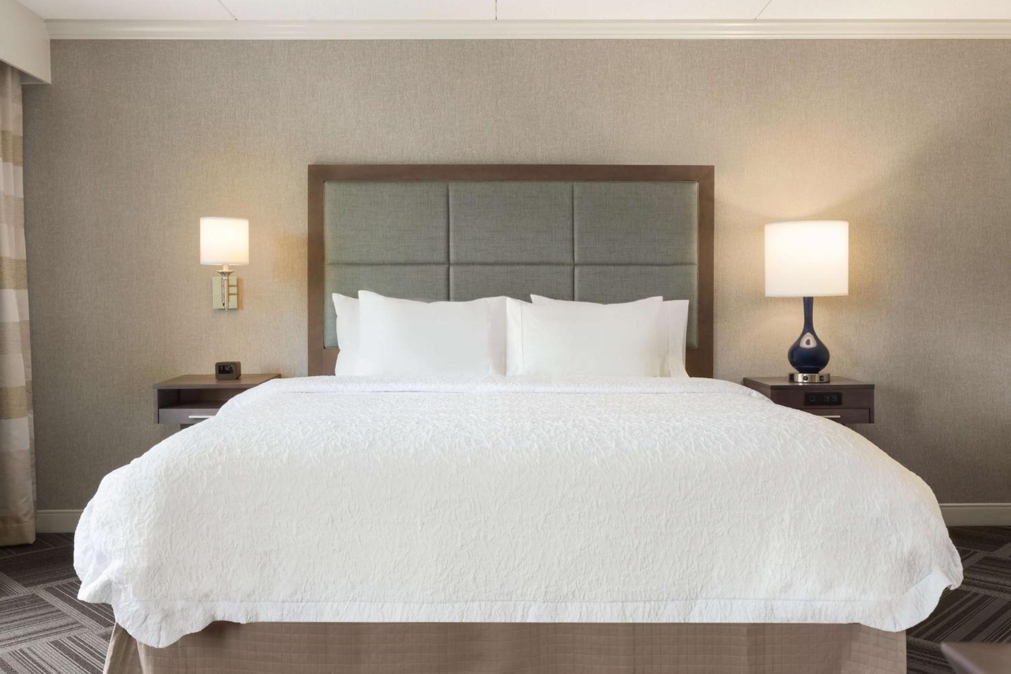 Hampton Inn & Suites By Hilton Manchester Bedford Extérieur photo