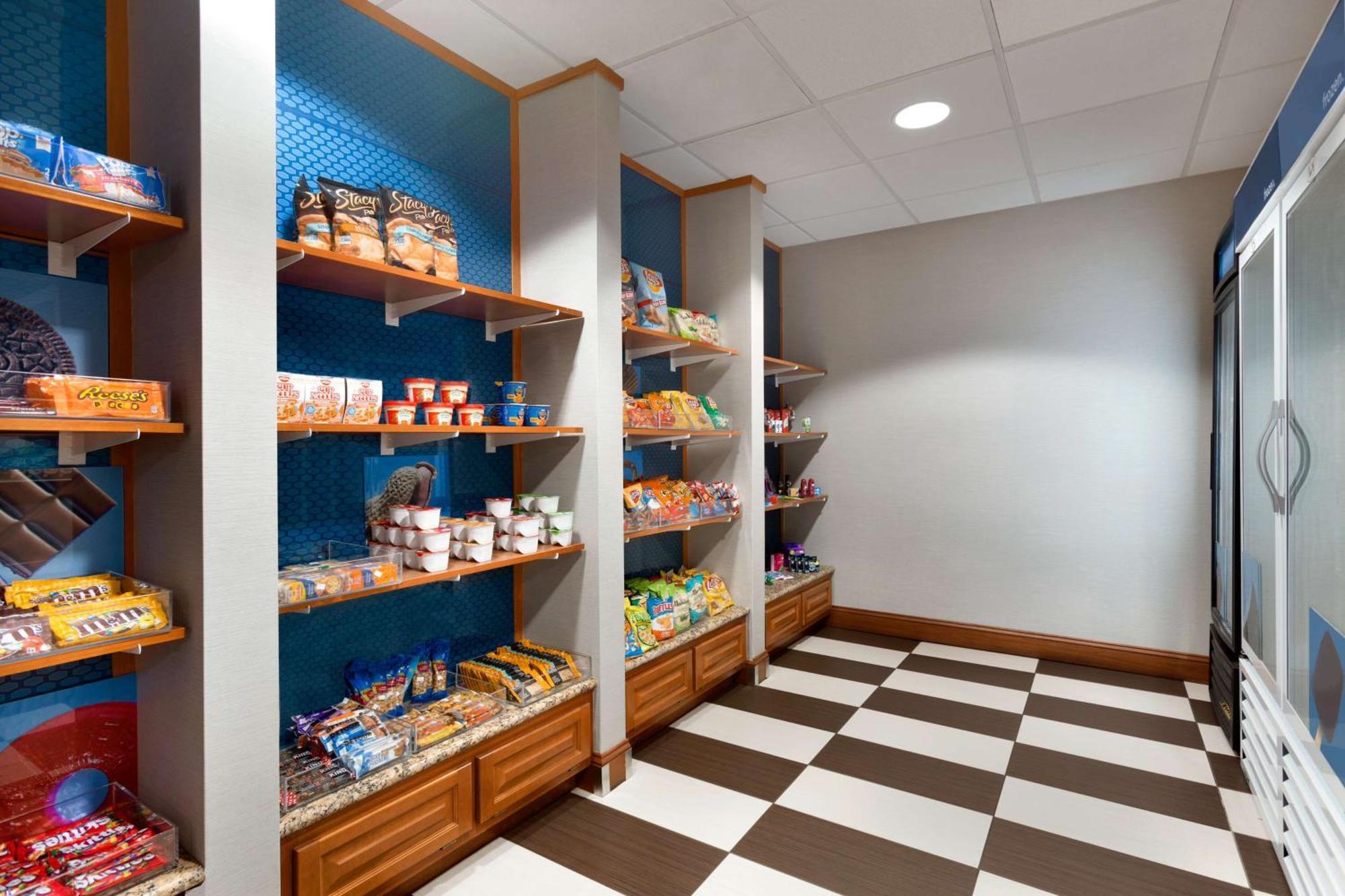 Hampton Inn & Suites By Hilton Manchester Bedford Extérieur photo