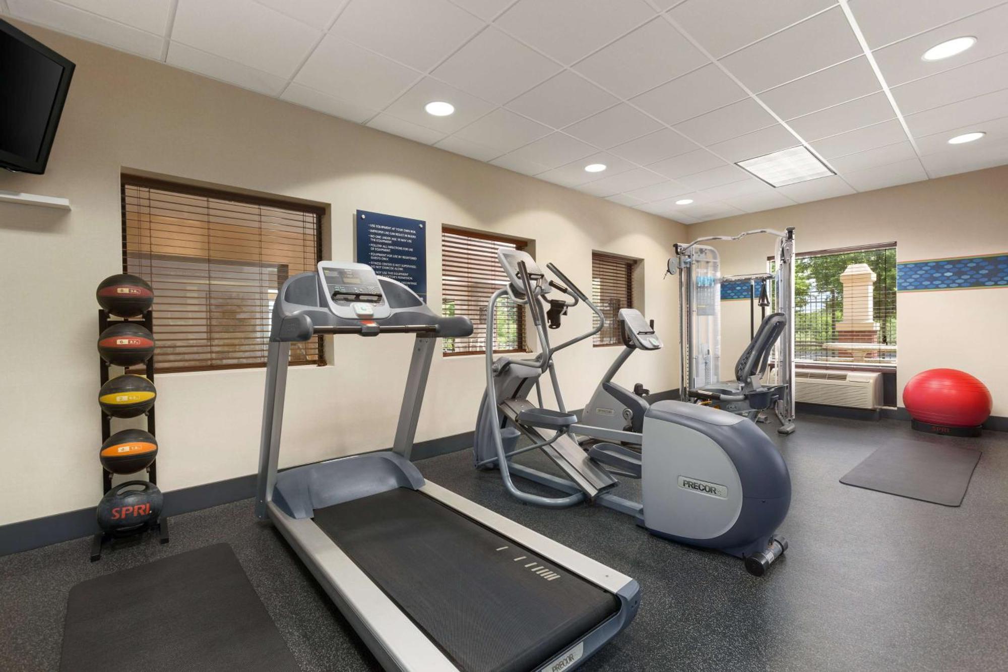 Hampton Inn & Suites By Hilton Manchester Bedford Extérieur photo