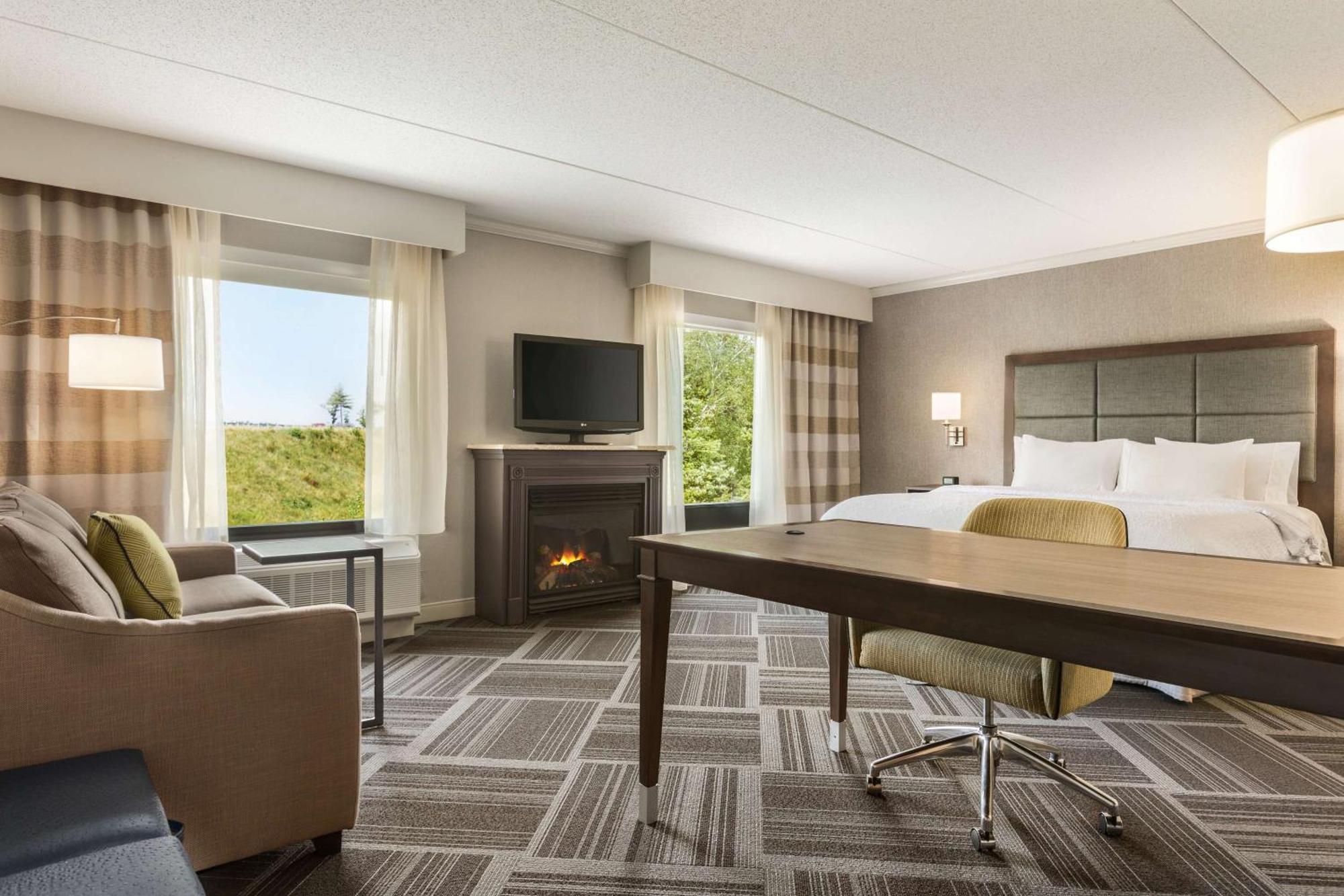 Hampton Inn & Suites By Hilton Manchester Bedford Extérieur photo