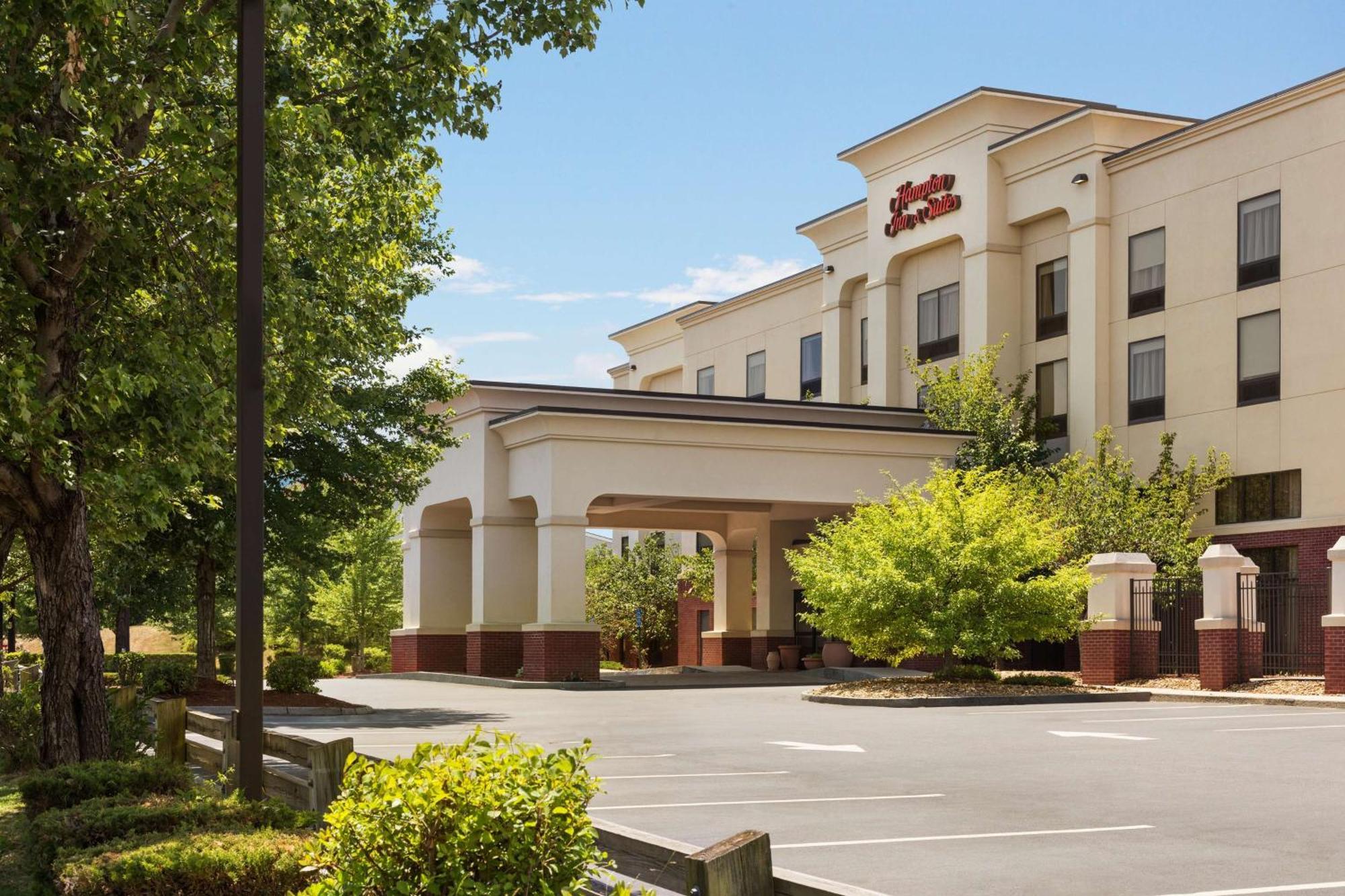 Hampton Inn & Suites By Hilton Manchester Bedford Extérieur photo