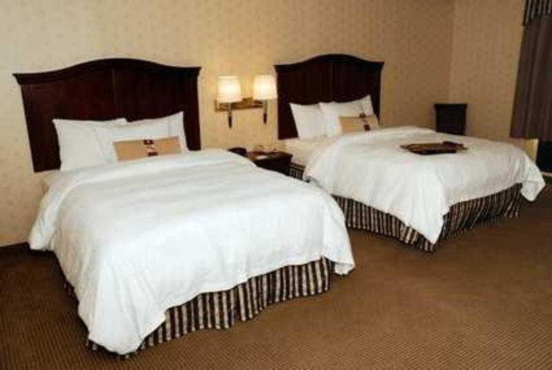 Hampton Inn & Suites By Hilton Manchester Bedford Extérieur photo