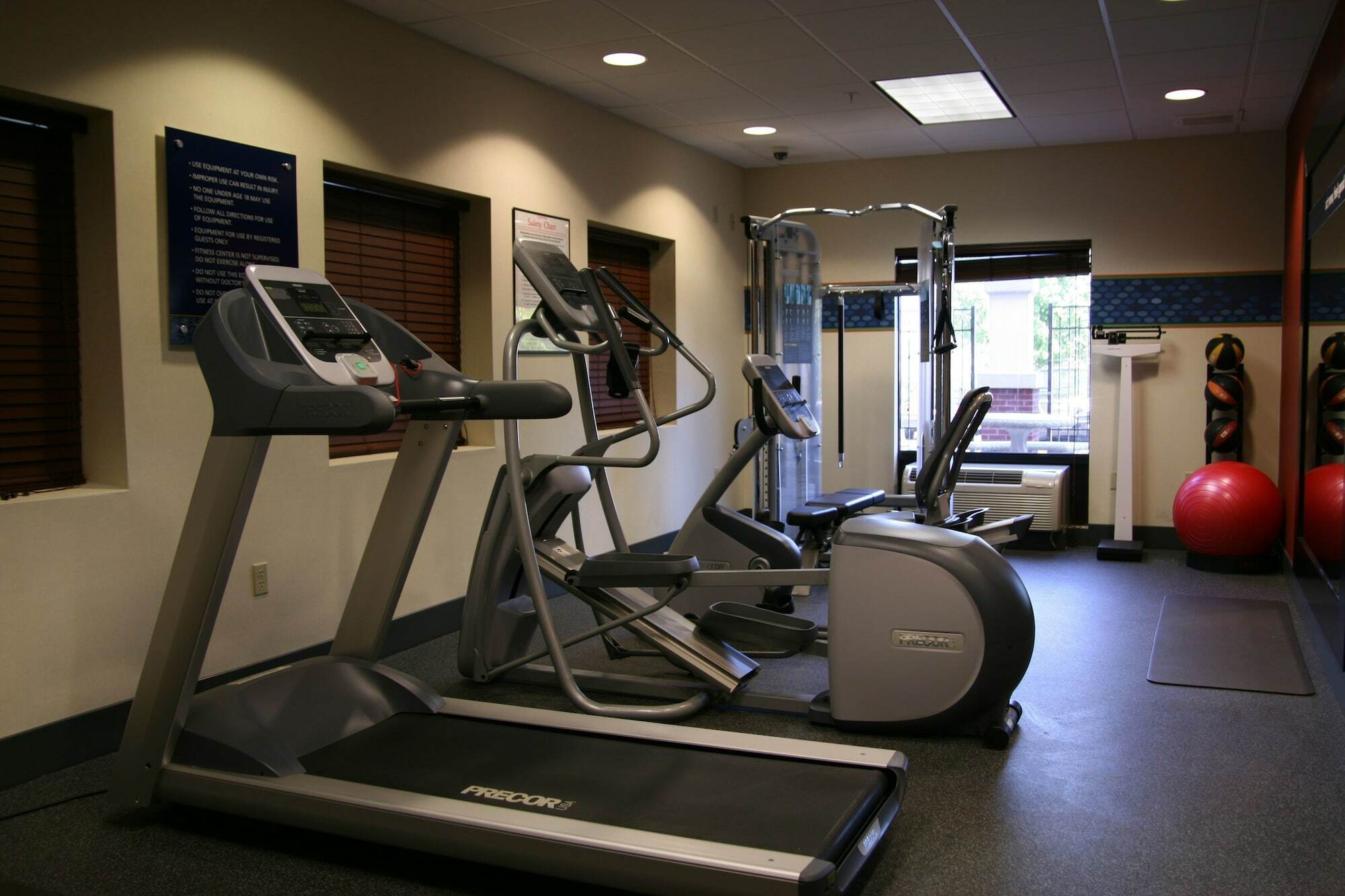 Hampton Inn & Suites By Hilton Manchester Bedford Extérieur photo