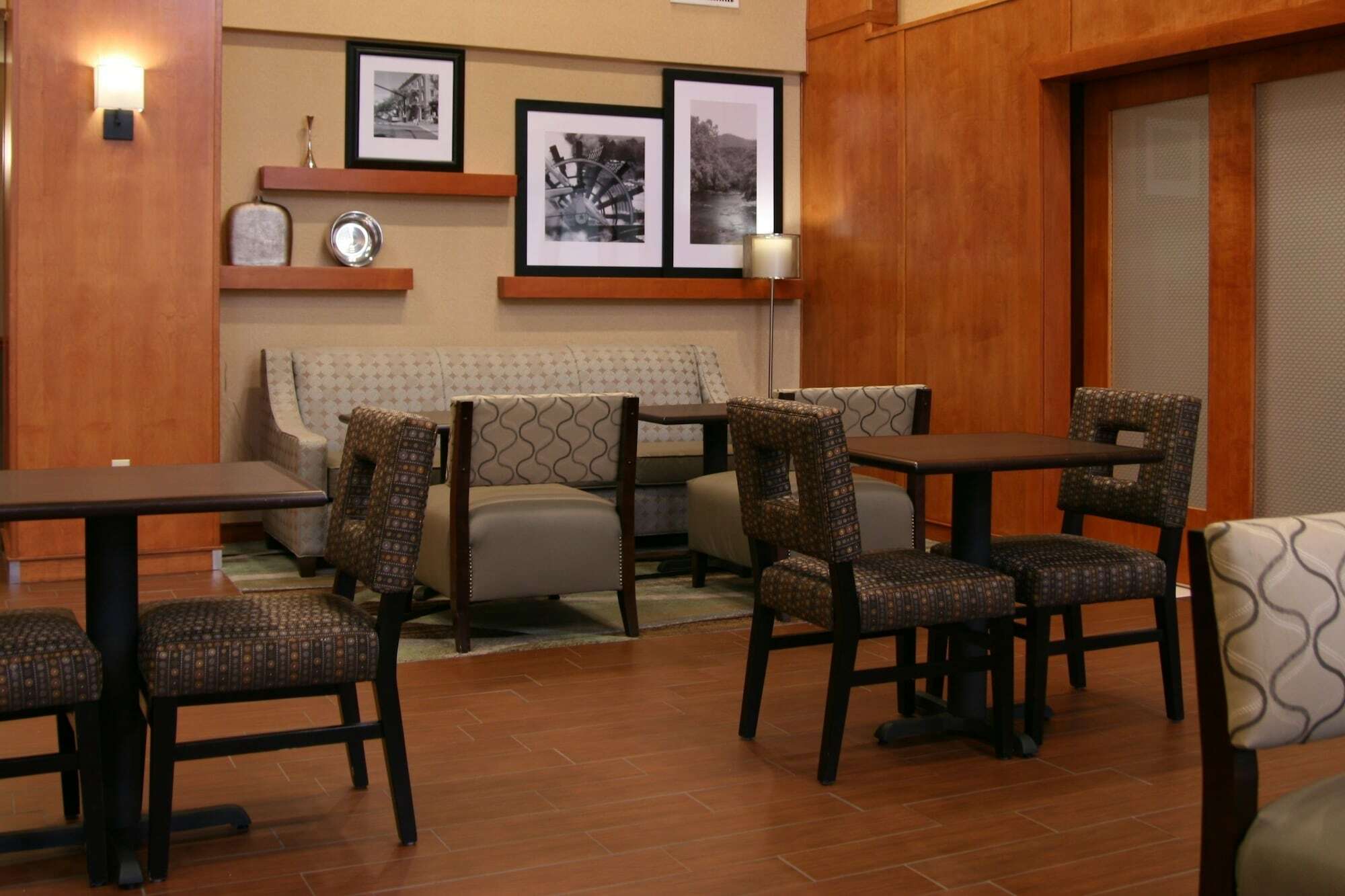 Hampton Inn & Suites By Hilton Manchester Bedford Extérieur photo