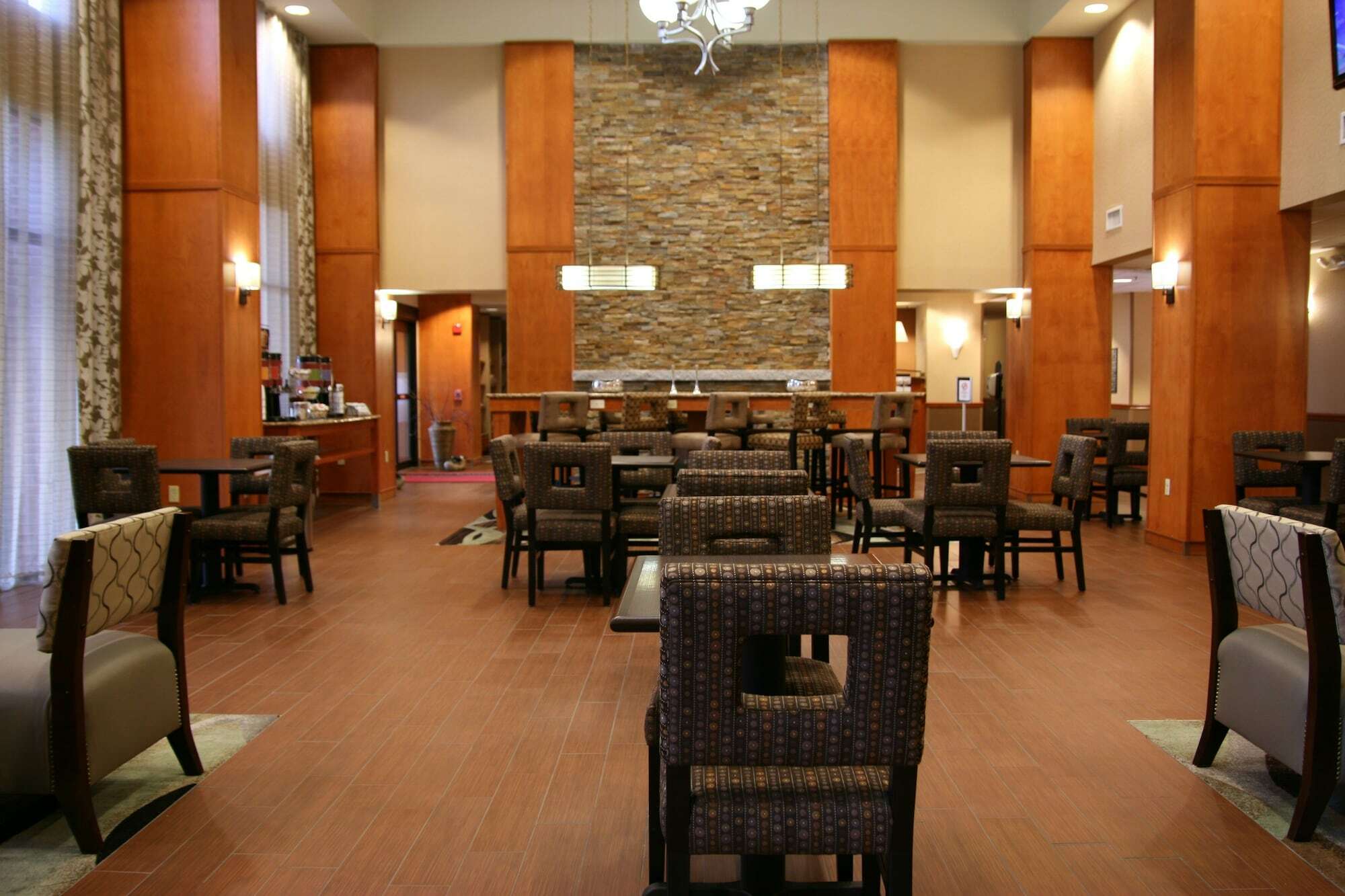 Hampton Inn & Suites By Hilton Manchester Bedford Extérieur photo